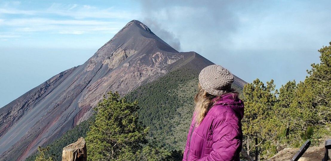 antigua guatemala volcan acatenango