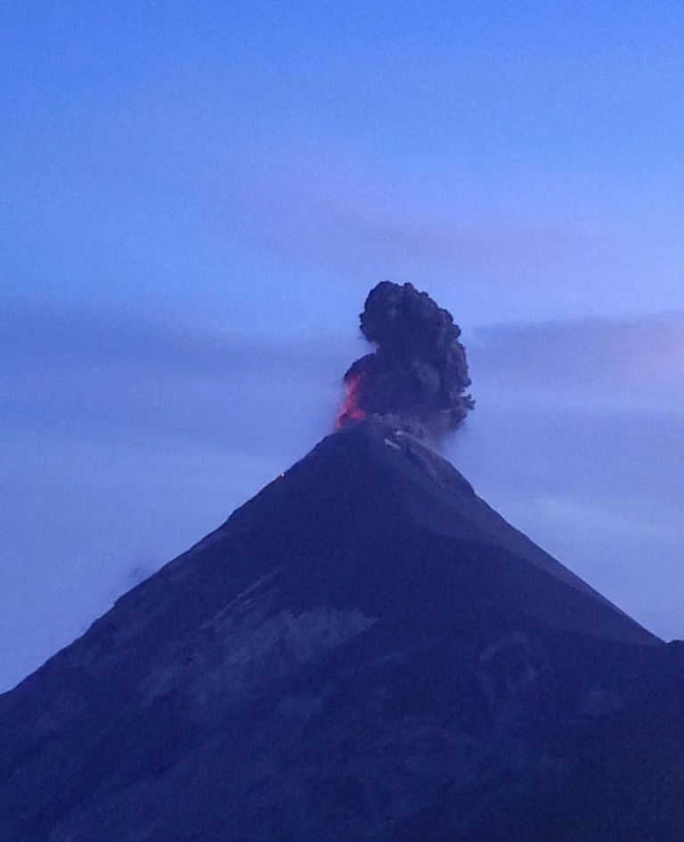 Hiking Volcan Acatenango In Guatemala - Life Beyond Home