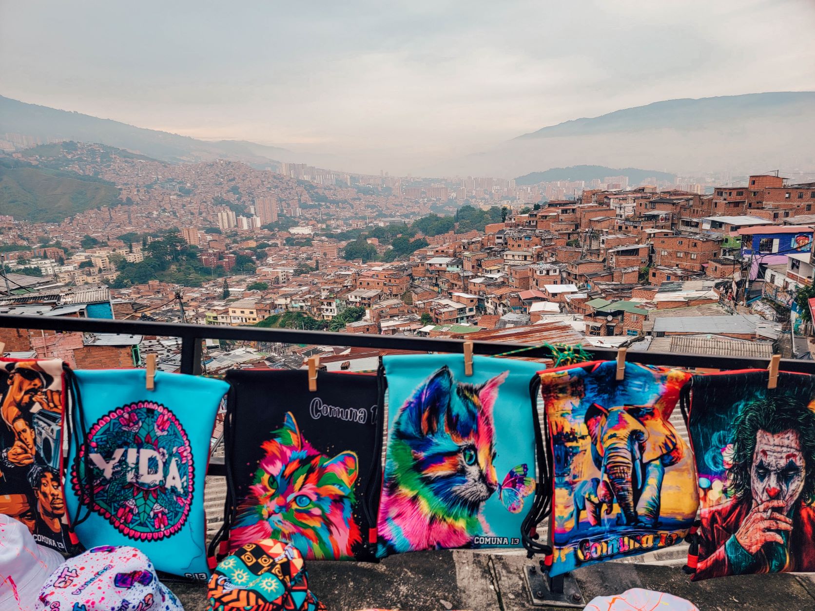 medellin colombia graffiti tour